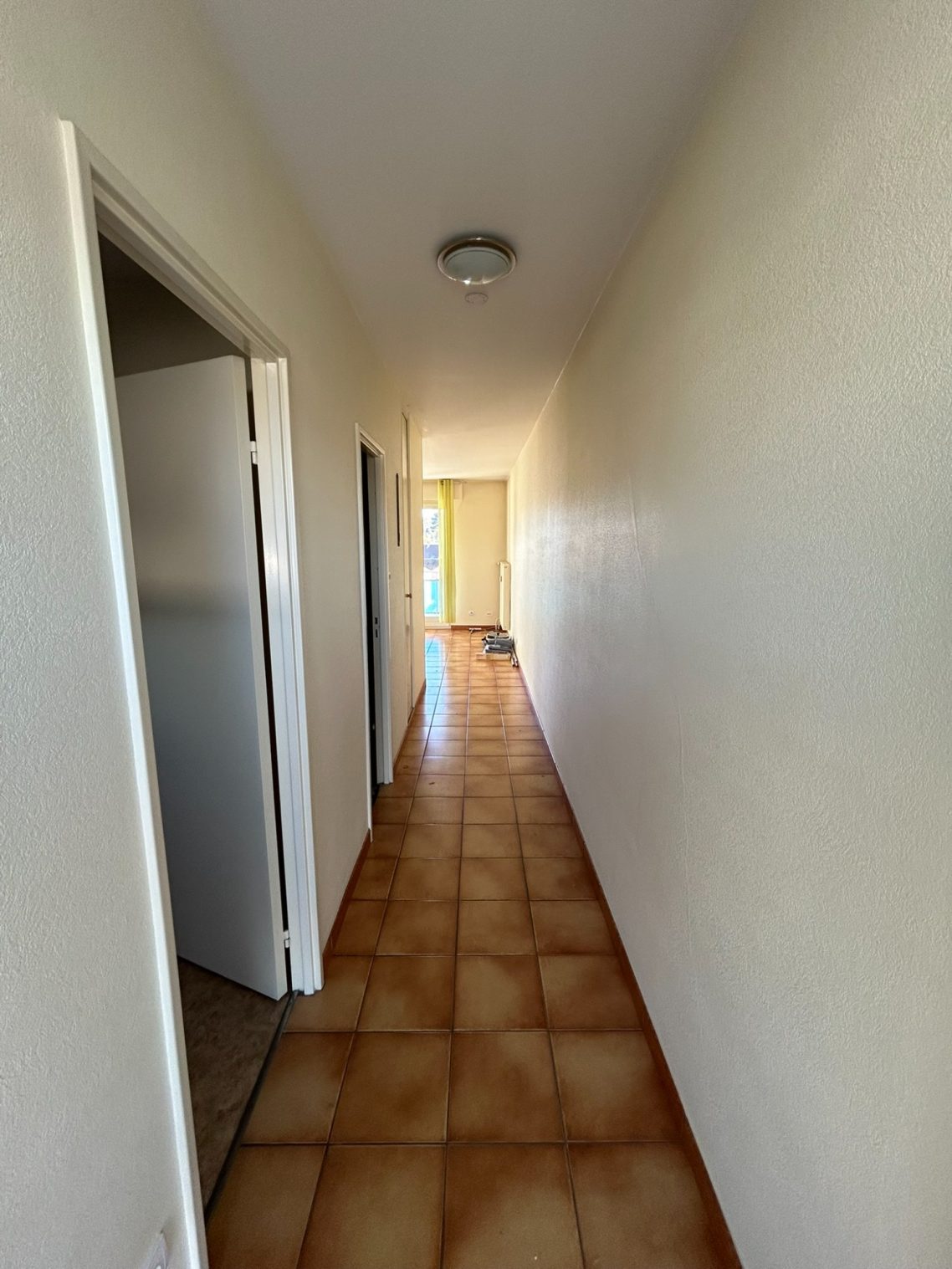 Avant - Sol carrelé